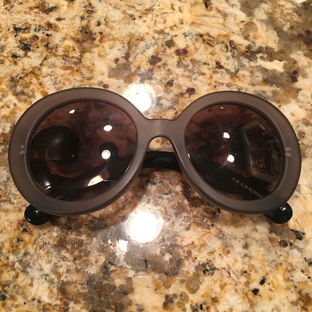 Authentic Prada baroque sunnies 55mm